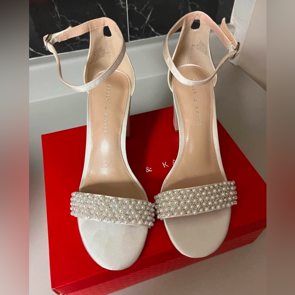 Kelly and Katie cream satin heels size 8.5